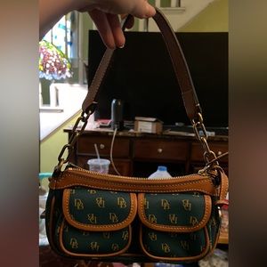 Small teal Dooney & Burke purse. MINT CONDITION!!
